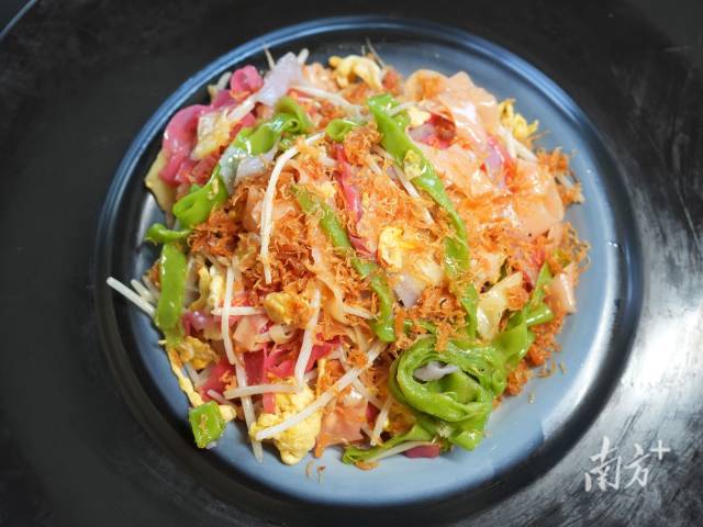 瑶柱桂花炒五色粉。