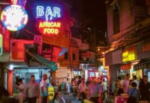 在伦敦摆摊的黑人阿姨,决定去“全场一元”的广州淘金