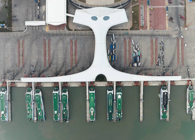 琼州海峡湛江徐闻港航拍。来源：视觉中国