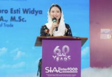 贸易部长会见巴基斯坦第一夫人 推动双边经济与粮安合作