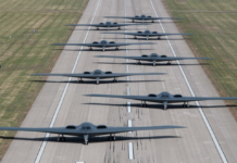 中国男子非法入境美国 两度拍摄B-2轰炸机基地遭刑事起诉