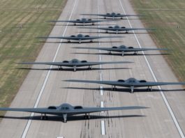 中国男子非法入境美国 两度拍摄B-2轰炸机基地遭刑事起诉