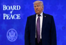 特朗普左手现新瘀青 驳斥健康质疑称撞到桌子