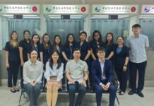 叶素总领事走访泗水中国签证申请服务中心