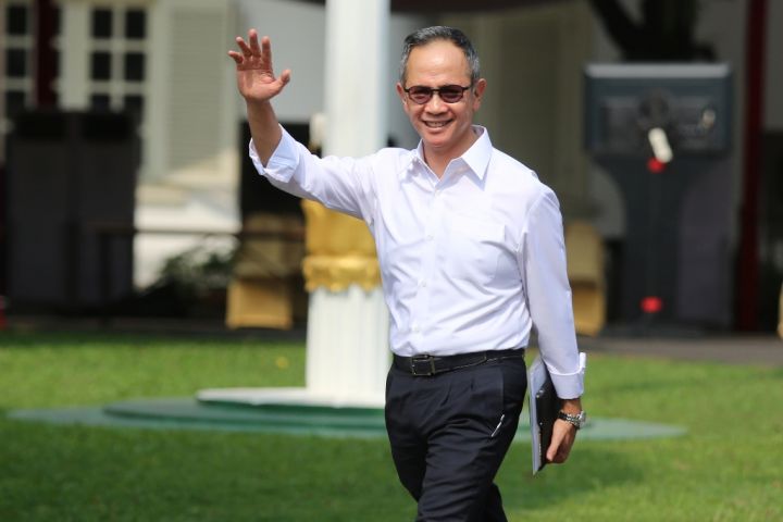 金融服务管理局主席马亨德拉辞职