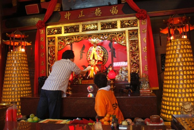 特尔纳特天后宫举行春节前庙宇清洁仪式 