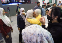 滞留龙目岛18年 大马妇女终获协助与女儿回国