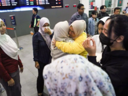 滞留龙目岛18年 大马妇女终获协助与女儿回国