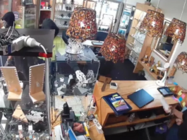 澳洲三名男子光天化日抢劫珠宝店 袭击店主后逃逸