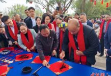 瑙鲁总统阿迪昂在粤过中国年:亲情浓,侨味足