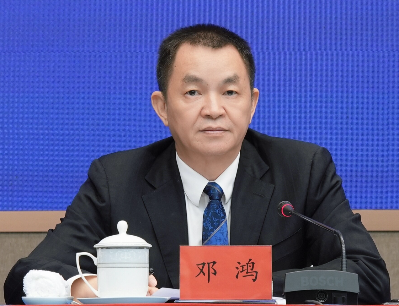 广东省人民政府新闻办公室副主任邓鸿。