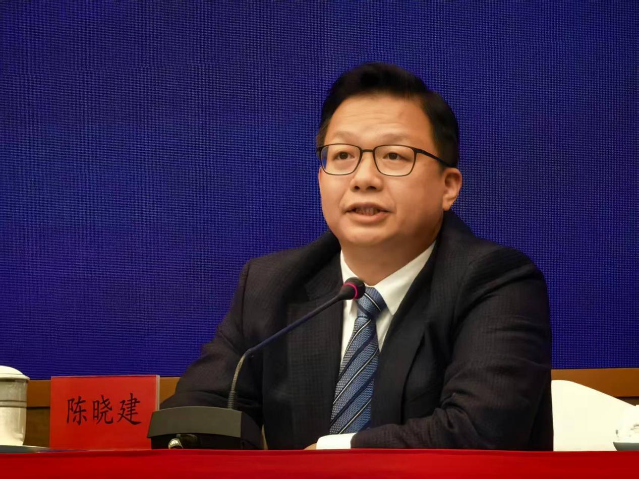 广东省委宣传部副部长、省文明办主任陈晓建。