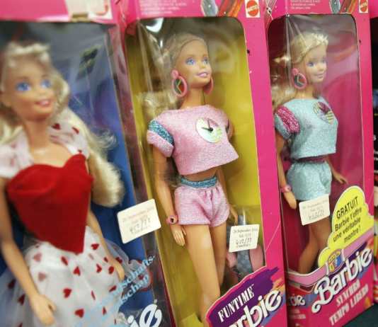 芭比娃娃包装藏毒 警方紧急追回5组毒玩具