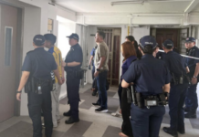 反锁住家与警方对峙5小时 大马谋杀嫌犯狮城落网