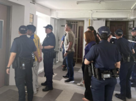 反锁住家与警方对峙5小时 大马谋杀嫌犯狮城落网