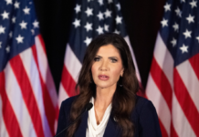 传美国土安全部长诺姆因婚外情等丑闻遭撤换