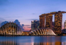 新加坡银行职员陷假公安骗局 泄千人资料获刑