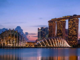 新加坡银行职员陷假公安骗局 泄千人资料获刑