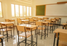 35岁小学女教师恋上13岁男学生 分手后死缠烂打