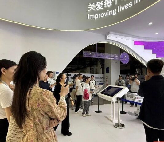 Global Journalists Visit Yangpu Port and Boao Lecheng Pilot Zone in Hainan