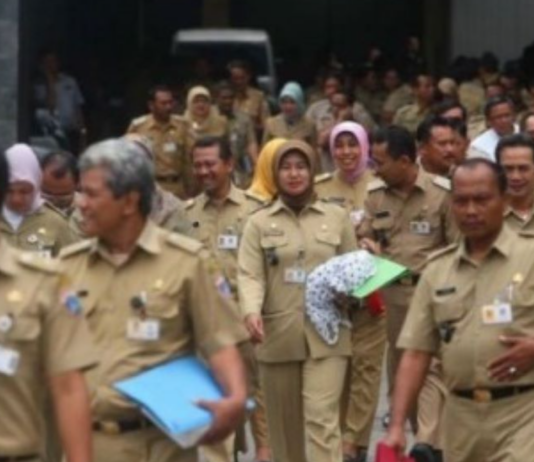 中央政府将寻方案 应对地方财政受限下合同雇员困境