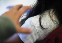 61岁公寓保安非礼14岁少女 1分18秒内9次作案