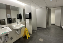 中国男子大马商场男厕偷拍 无有效签证被逮捕