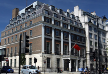 英方逮捕三人指其涉华间谍活动 中国使馆强烈谴责并提出抗议