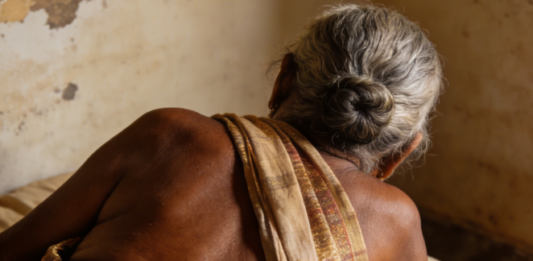 90岁老妇竟遭4名蒙面男子性侵 女儿因怕丢脸隐瞒案情