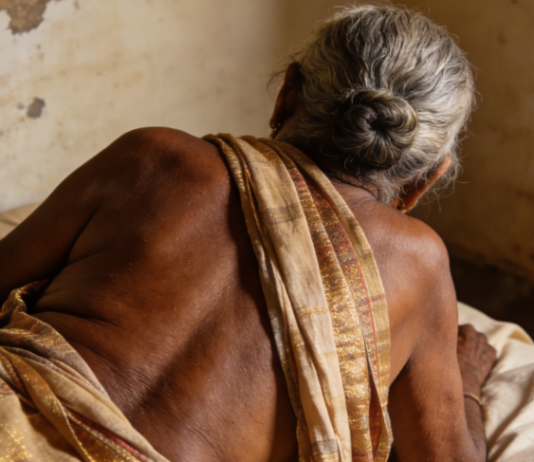 90岁老妇竟遭4名蒙面男子性侵 女儿因怕丢脸隐瞒案情