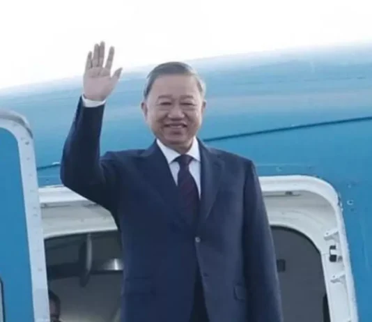 越共中央总书记、国家主席苏林抵达北京开始访华