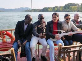 从广东到捷克,一把无弦吉他的“中欧奇妙游”丨广货行天下