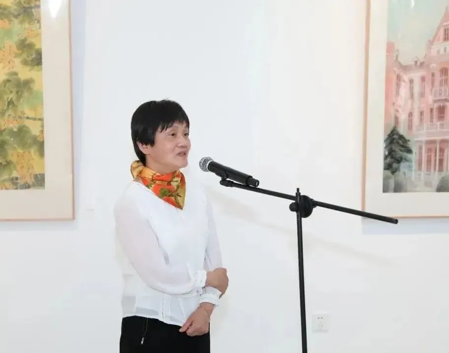 万芾“花鸟世界”中的二十四节气:清明