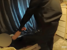 笨贼入室行窃熟睡 警方抓现行