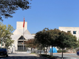 白宫指控中国“窃取”AI成果 中使馆驳斥