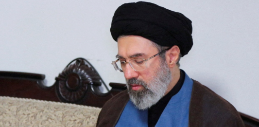 传伊朗最高领袖穆杰塔巴昏迷就医 暂无法履行治理职责