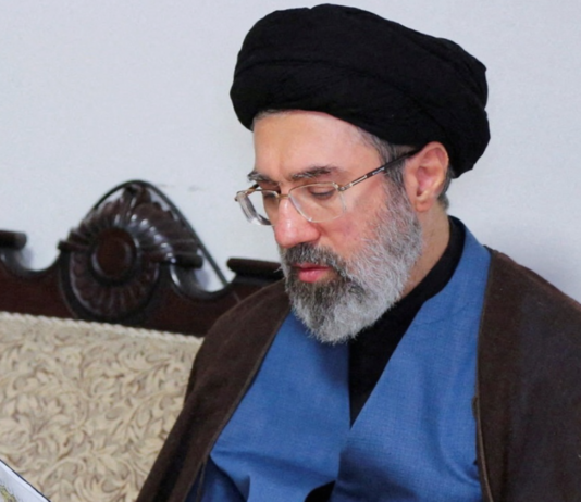 传伊朗最高领袖穆杰塔巴昏迷就医 暂无法履行治理职责