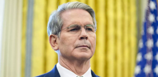 美财长呛中国:中东战事期间囤油限出口,非可靠伙伴