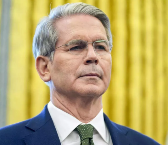 美财长呛中国:中东战事期间囤油限出口,非可靠伙伴