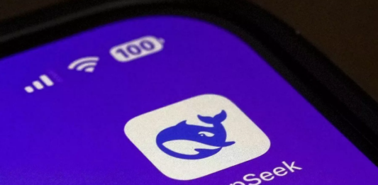 美发布全球警示:DeepSeek等中企涉嫌窃取AI技术