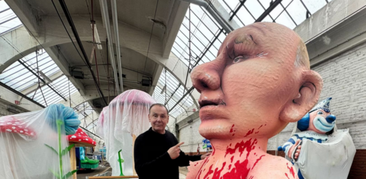 讽刺普京花车惹怒俄 法院判德国艺术家入狱