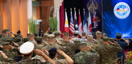 美菲启动“肩并肩”联合军演 中方警告