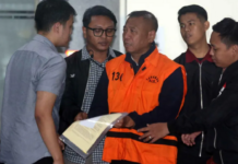 KPK突击抓捕涉腐县长 现场扣押千万印尼盾现金