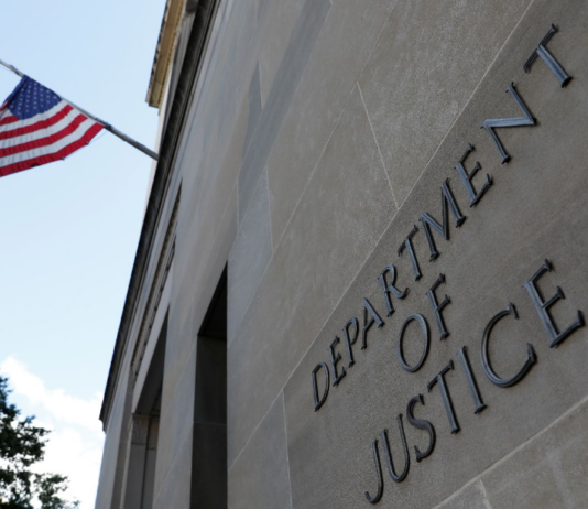 华裔夫妇因窃取医疗商业机密被撤销美国公民身份