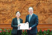 华裔李静宜就任苏里南驻华大使