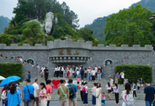 【大美广东·中印尼双语】(Bilingual Cina dan Indonesia)“五一”假期清远笔架山“文旅+电竞+漂流+瀑布”跨界出圈