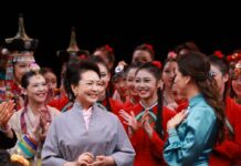 独家视频丨彭丽媛同塞尔维亚总统夫人塔玛拉参观北京舞蹈学院
