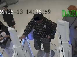 中国男子踢坏机场闸门辱骂官员 被终身禁入泰国