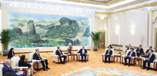 李强会见美国参议员代表团:中美应更多对话而非对抗
