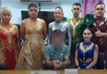 穿连衣裙扮女舞者抓罪犯 这帮警察够拼